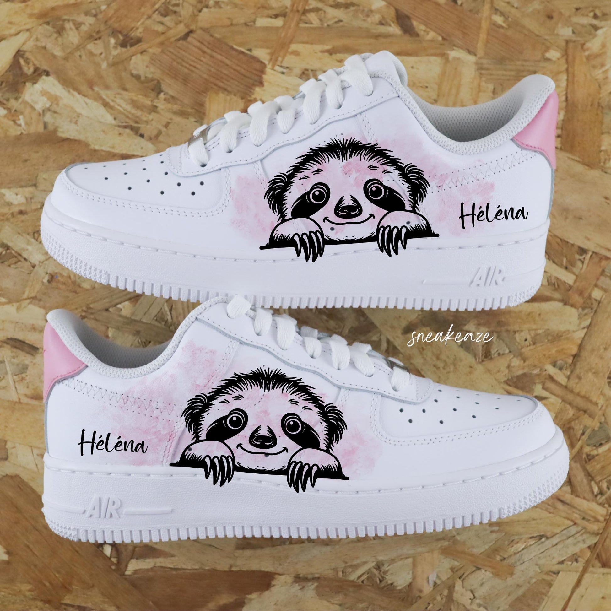 nike air force 1 custom aquarelle rose avec dessin peint à la main de paresseux 
inscription prénom sneakeaze customs