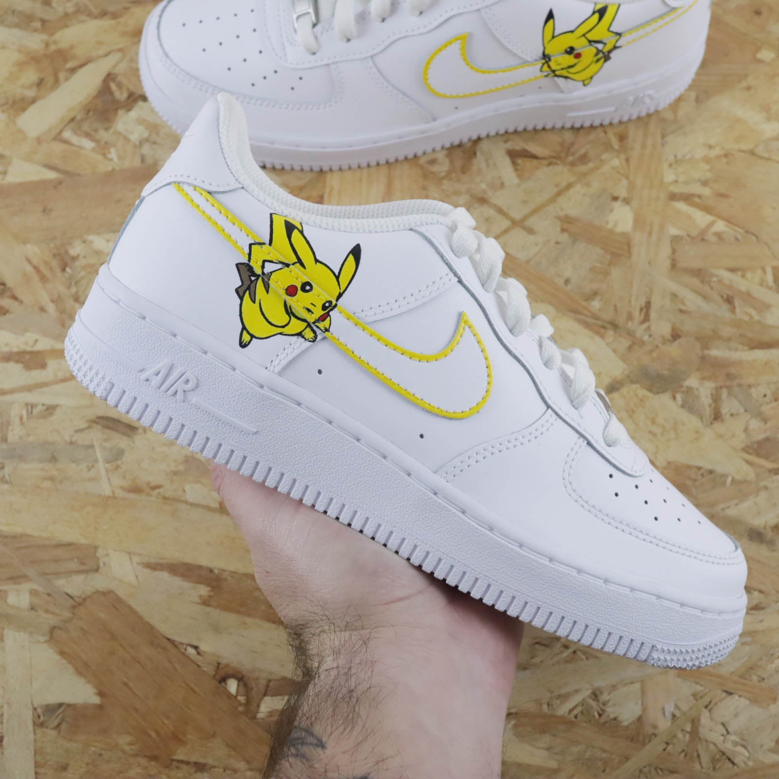 nike air force 1 custom pikachu pas cher sneakers custom en soldes baskets personnalisé pokemon pour enfants nike jaune 