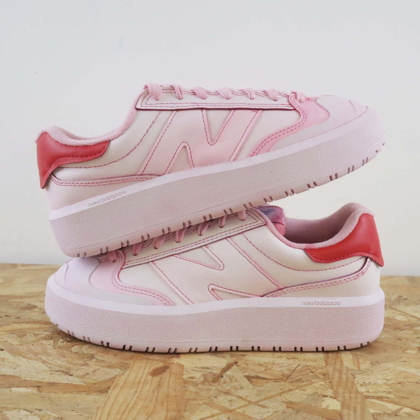 new balance custom rose pastel sneakers personnalisé pour femme baskets custom rouge