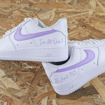 Nike Air Force 1 custom mariage - inscription de la date du jour J et de la phrase " j'ai dit Oui !" - Démarquez vous le jour de votre mariage avec une paire de sneakers personnalisée sneakeaze customs