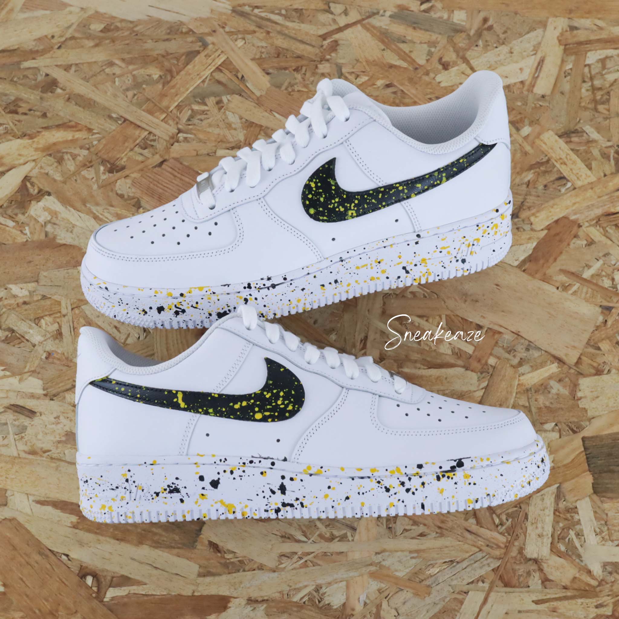 Nike Air Force 1 custom Splash noir et jaune SNEAKEAZE CUSTOMS