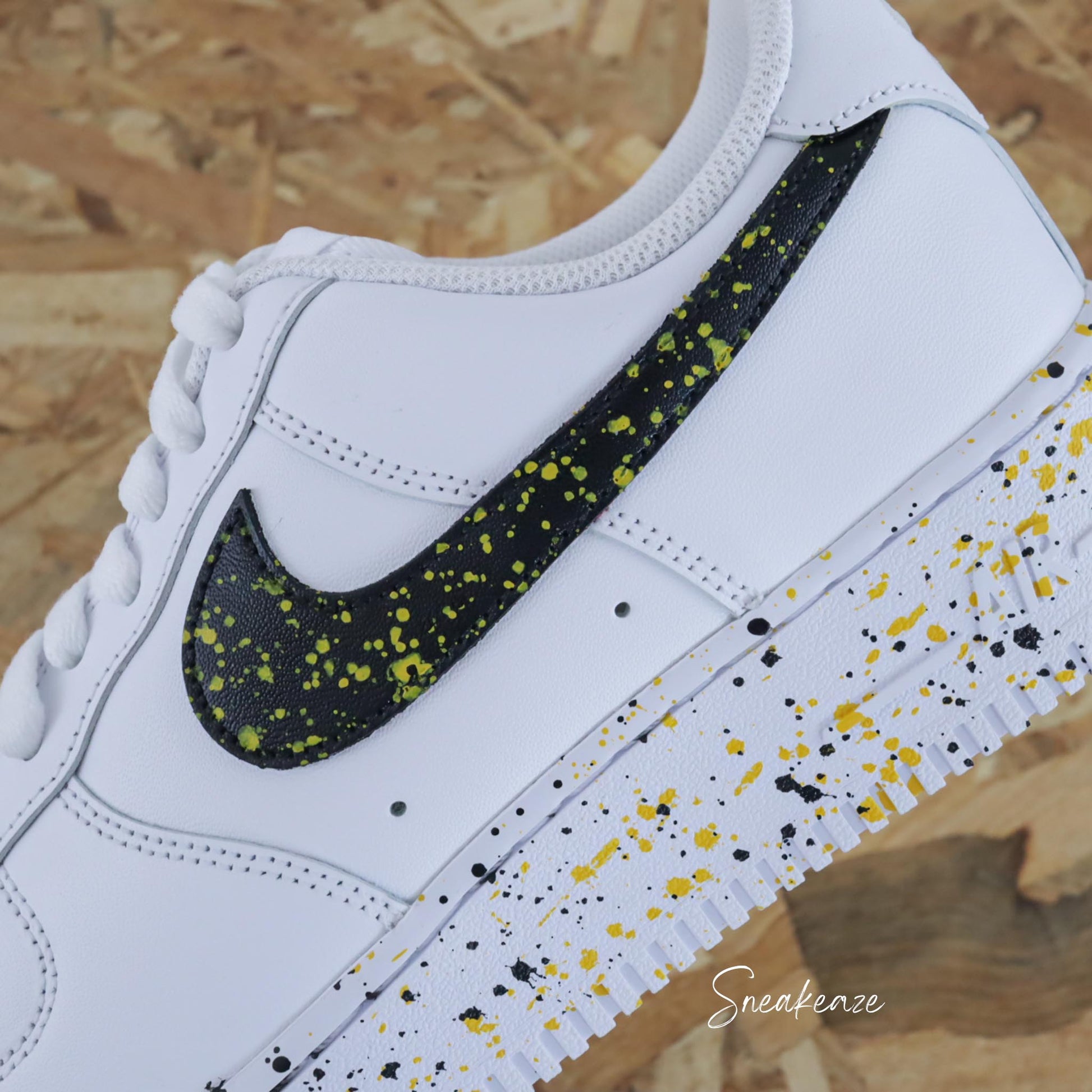 Air Force 1 custom  - Splash noir et jaune wolverine - SNEAKEAZE CUSTOMS sneakers af1
