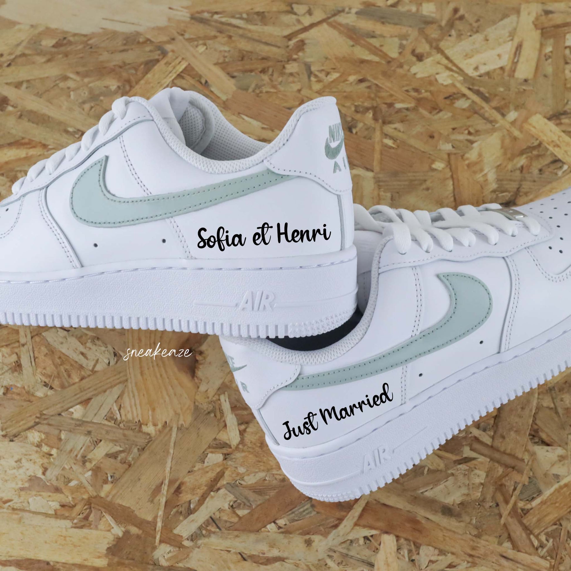 baskets Nike Air Force 1 custom mariage - inscription des prénoms des futurs mariés et "just married". chaussures de mariage personnalisées sneakeaze custom skz