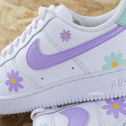 baskets nike air force 1 fleur pastel - chaussures personnalisées violette - dessins fleurs peints à la main sneakeaze customs skz