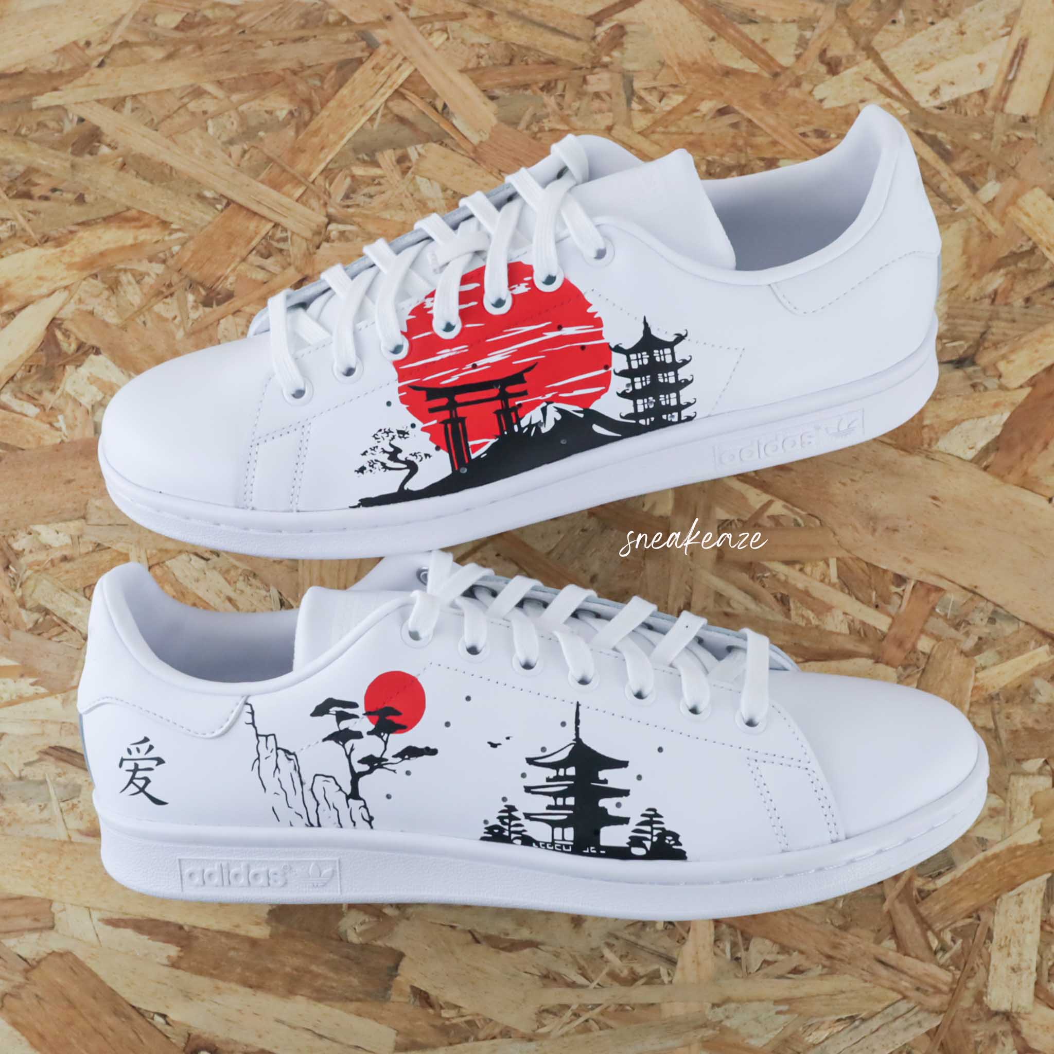 Japonese style dessin traditionnel japonais Adidas stan smith Custom Japon Sneakeaze customs baskets personnalisees pour femme sneakers advantage rouge et noir SNEAKEAZE CUSTOMS