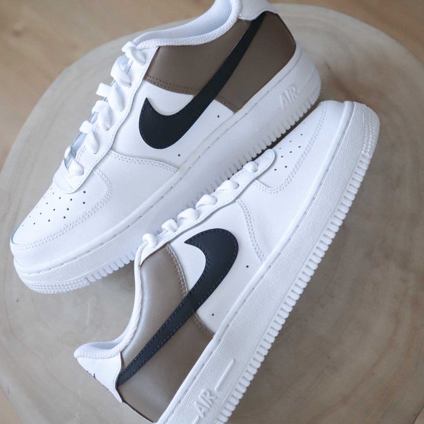 nike air force 1 custom dark mocha baskets custom homme sneakers personnalisées nike marron travis scott cactus jack