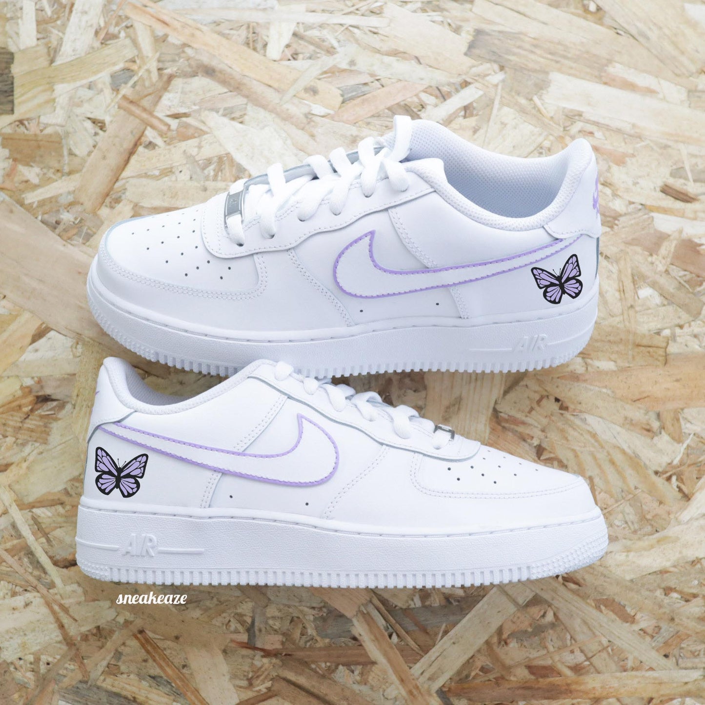 baskets nike air force 1 custom peinte à la main motif papillon et silhouette swoosh pastel color - sneakeaze customs skz