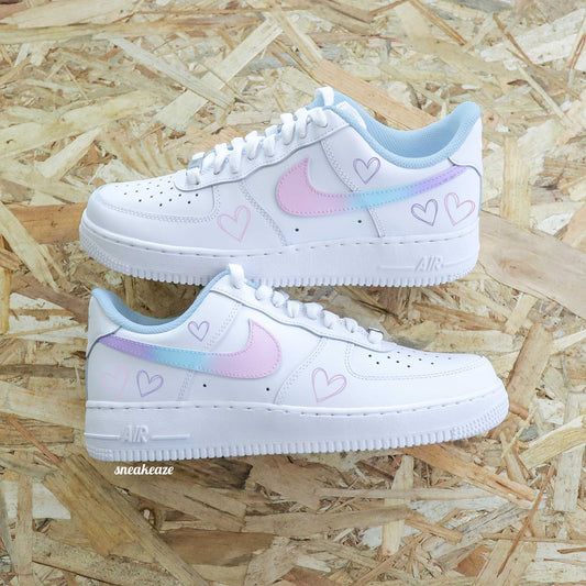 baskets nike air force 1 coeur pastel - chaussures personnalisées couleur licorne - dessins coeurs peints à la main sneakeaze customs skz