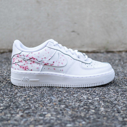 nike air force 1 custom cherry blossom nike fleurs de cerisiers baskets custom pour femme sneakers personnalisées fleurs roses japon af1 pastel nike personnalisable