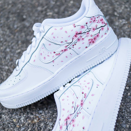 nike air force 1 custom cherry blossom nike fleurs de cerisiers baskets custom pour femme sneakers personnalisées fleurs roses japon af1 pastel nike personnalisable