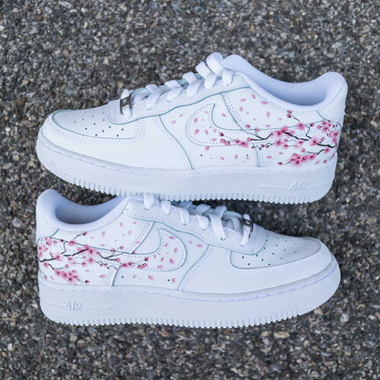 nike air force 1 custom cherry blossom nike fleurs de cerisiers baskets custom pour femme sneakers personnalisées fleurs roses japon af1 pastel nike personnalisable