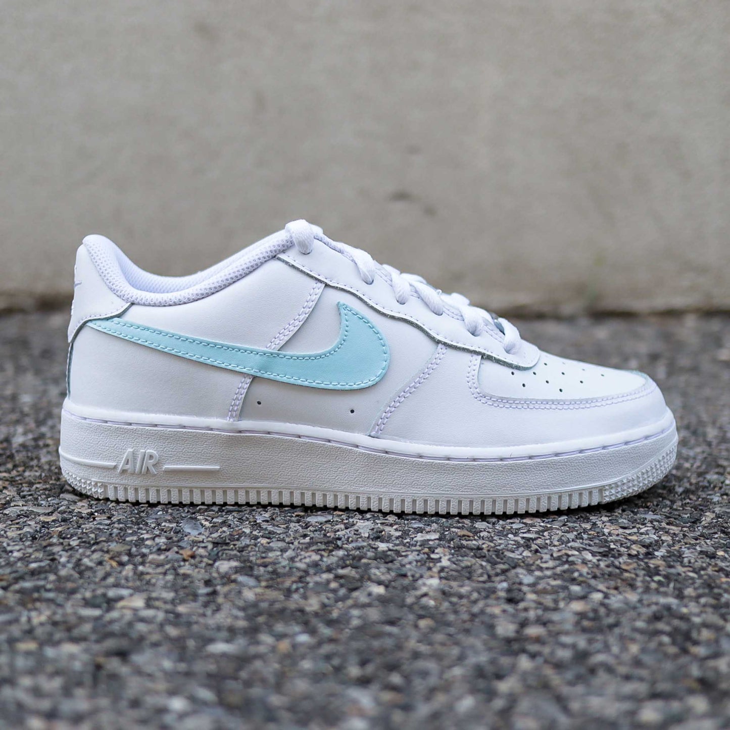 nike air force 1 custom turquoise sneakers personnalisées pour femme nike pastel air force personnalisable 