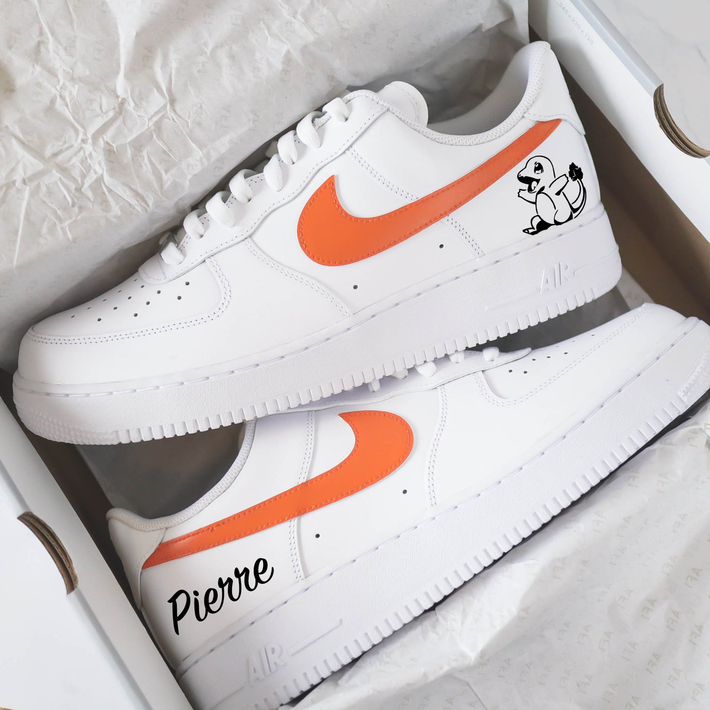 Basket Nike Air force 1 custom dessins peint à la main de salamèche inscription du prénom