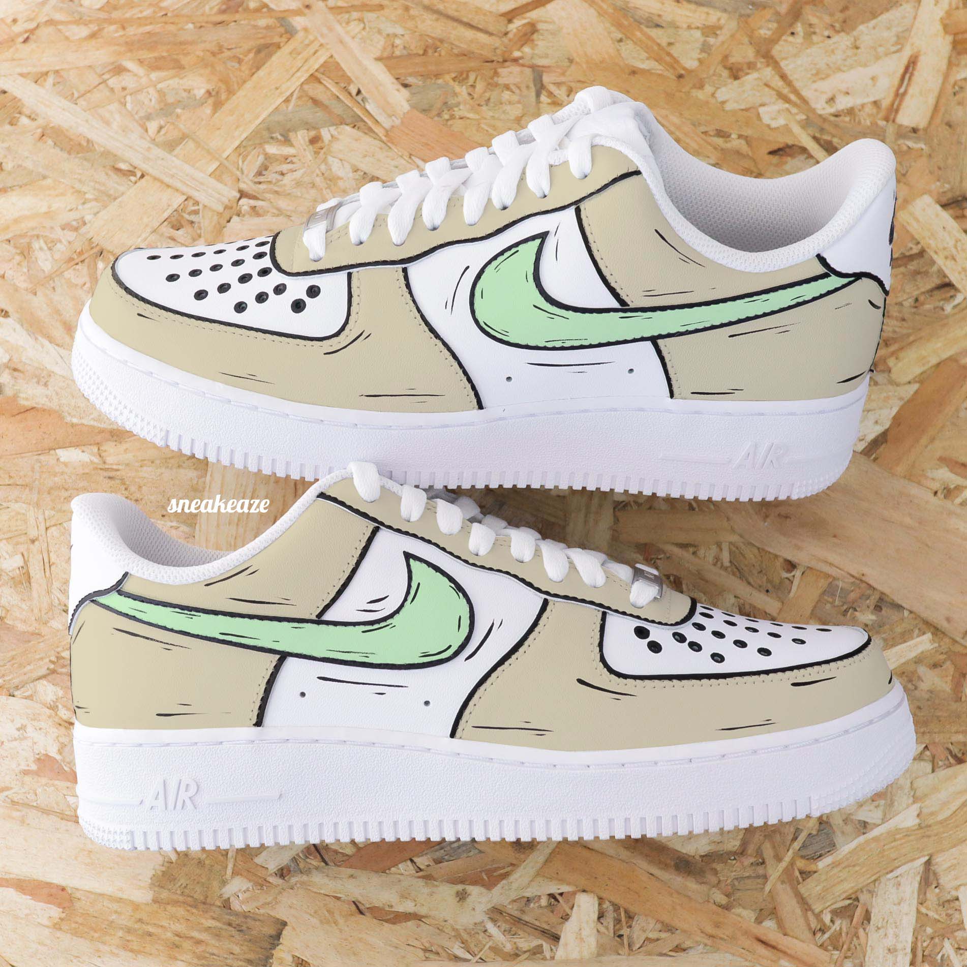 Nike air force 1 custom cartoon sketch - sneakers personnalisées à la main style bande dessinée BD couleur beige et vert pastel chaussures fille et garçon sneakeaze custom