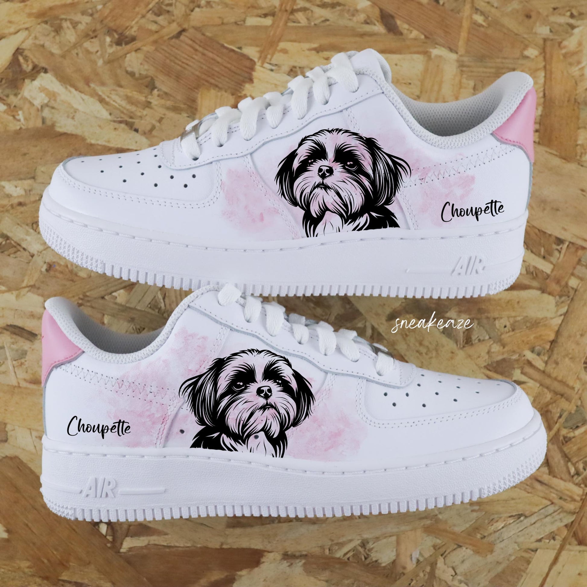 nike air force 1 custom aquarelle rose avec dessin peint à la main de chien Shih Tzu inscription prénom sneakeaze customs