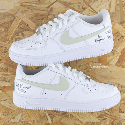 Nike Air Force 1 custom - paire de sneakers personnalisable pour votre mariage "main dans la main" avec la date du grand jour et les prénoms des mariés
