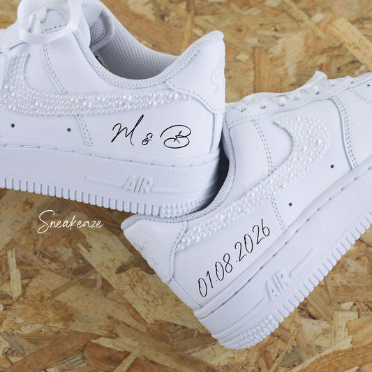 Perles - WEDDING CUSTOM nike Air force 1 custom nacrées pour mariage pour mariée , Chaussures personnalisées initiales et date et coeur