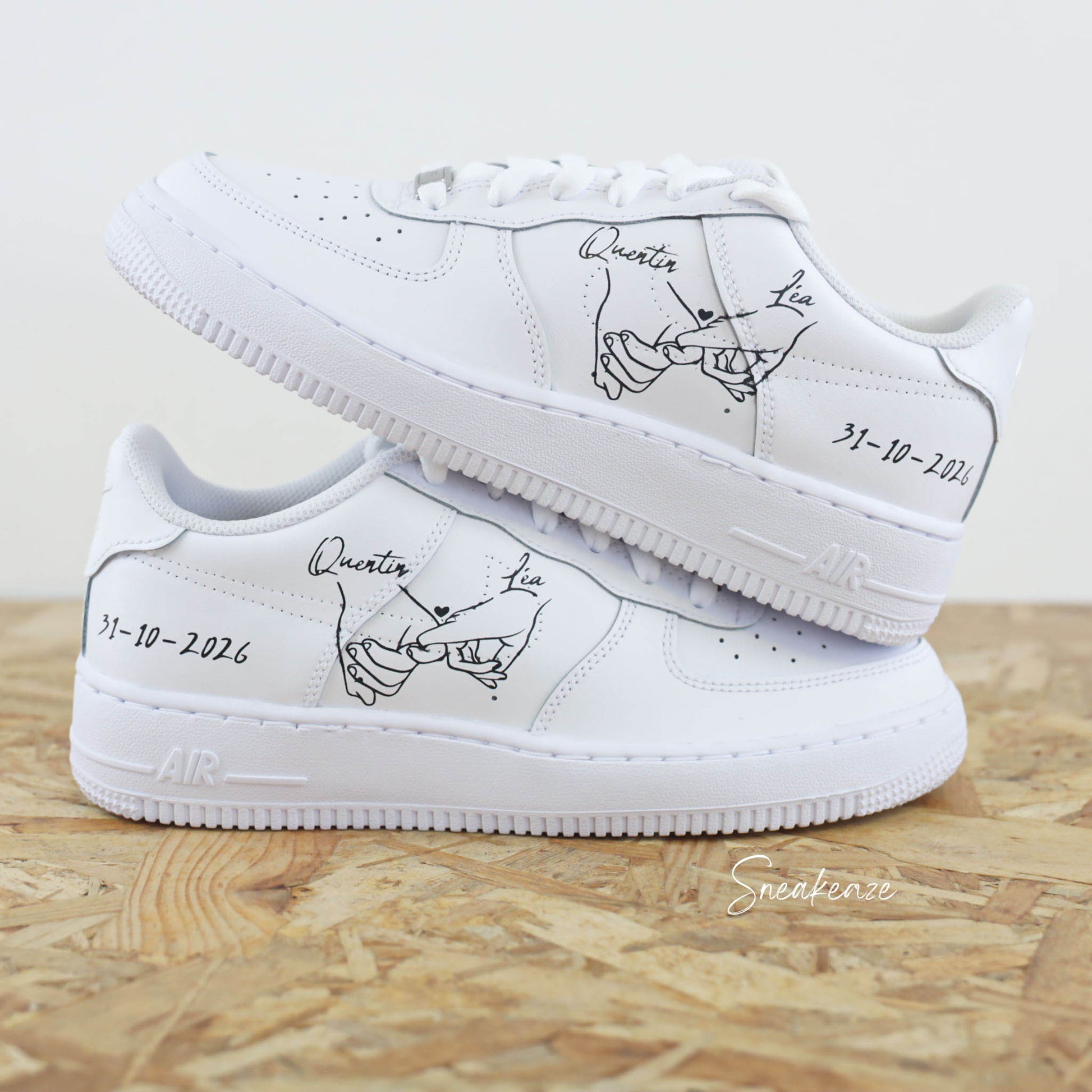 Nike Air Force 1 custom mariage - paire de sneakers personnalisable pour votre mariage avec inscription des prénoms des mariés et la date du jour J. 
