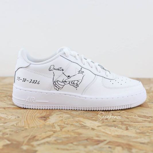 Nike Air Force 1 custom mariage - paire de sneakers personnalisable pour votre mariage avec inscription des prénoms des mariés et la date du jour J. 