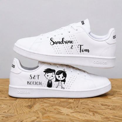 Paire de sneakers de mariage personnalisées pour mariés avec motif de couple romantique fait main