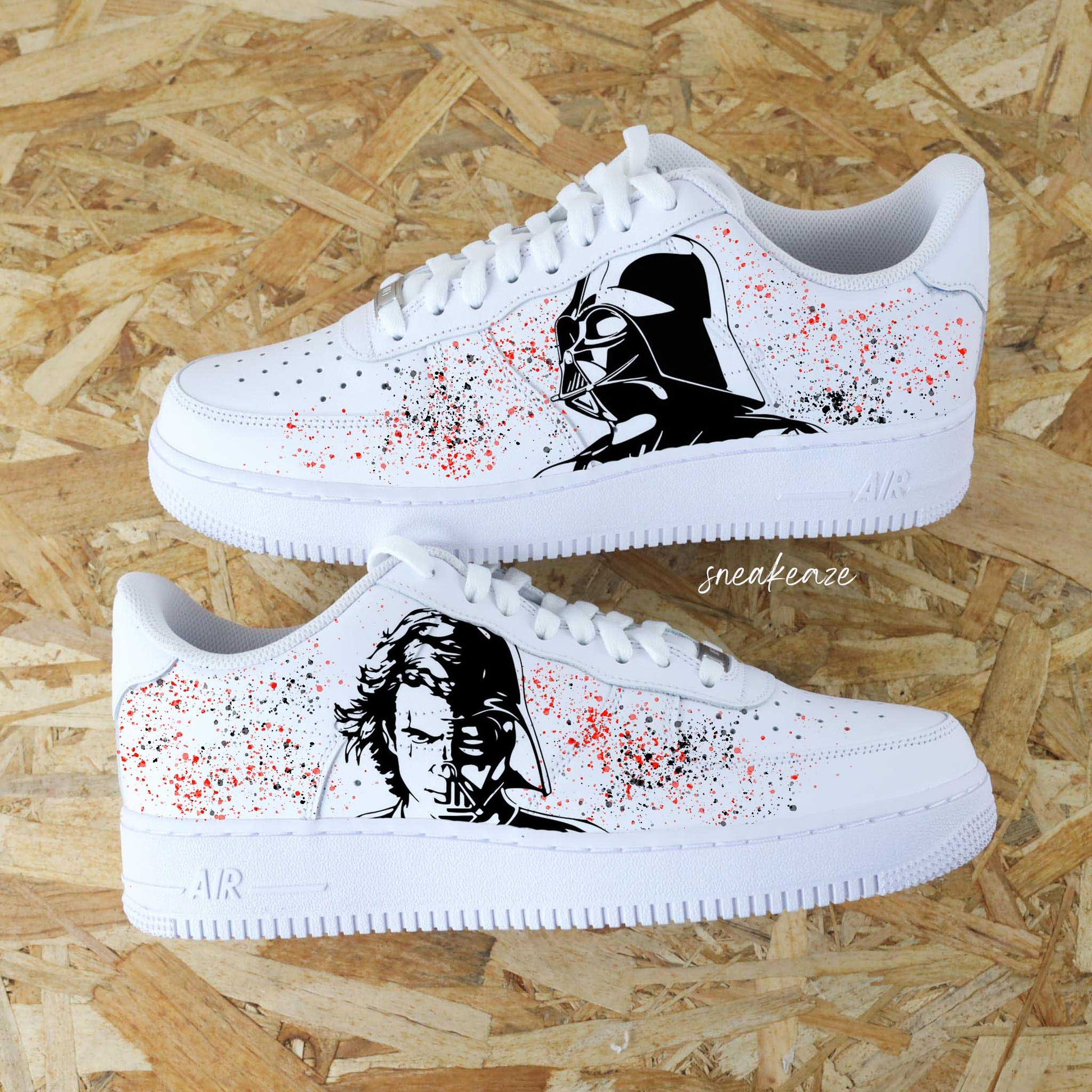 baskets Nike air force 1 custom dessin peint à la main star wars dark vador et maitre yoda jedi sneakeaze custom skz