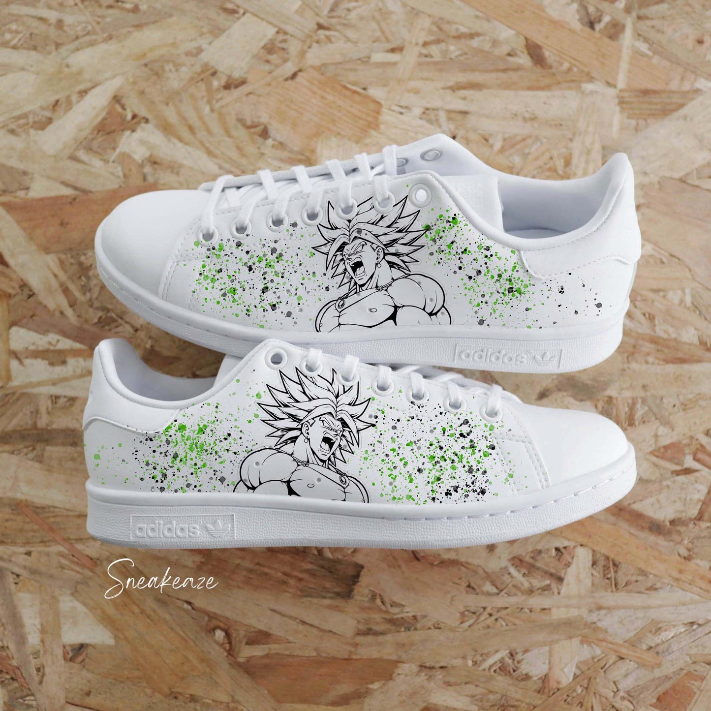 Chaussures stan smith dessin manga représentant le Super Saiyan Légendaire Broly avec des éclaboussures vertes. Sneakers custom dragon ball z pour homme ir force 1 custom dbz broly goku 