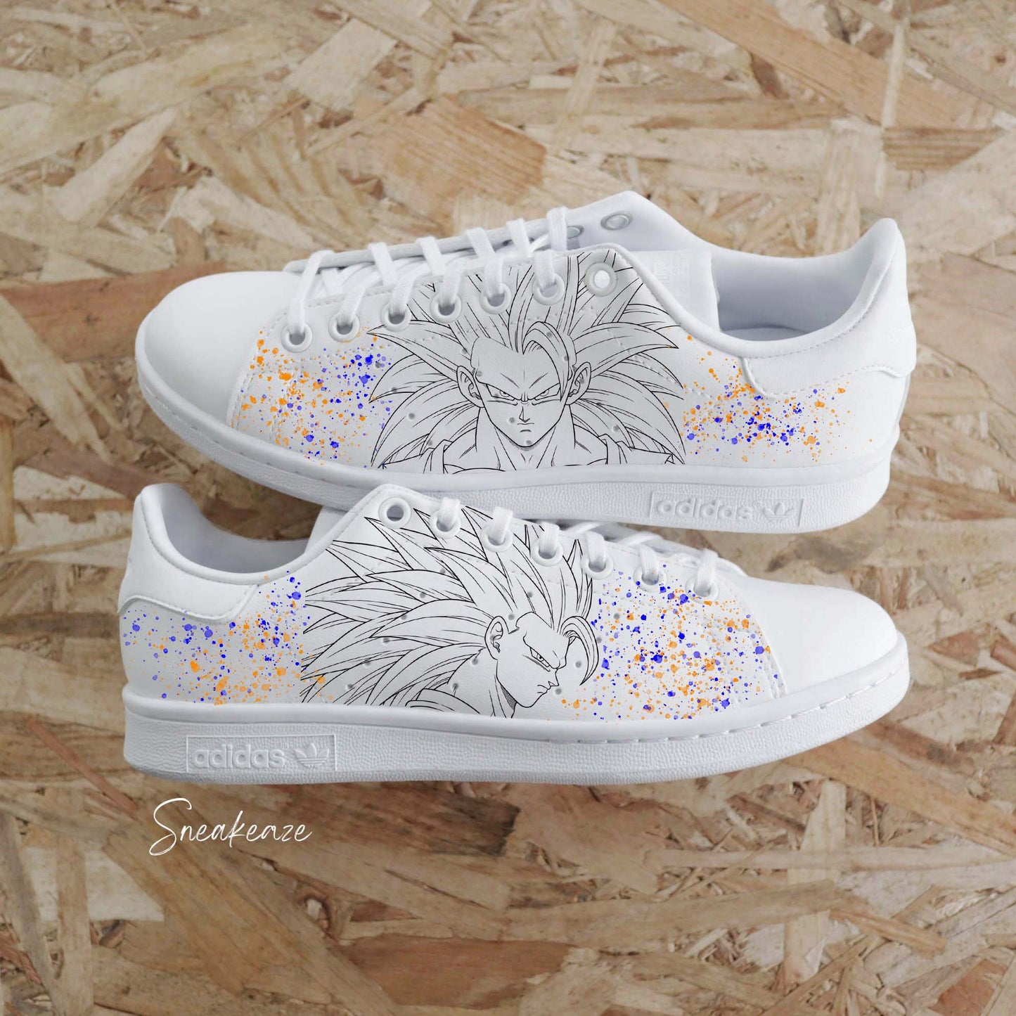 Chaussures baskets adidas custom manga dbz avec une illustration détaillée du guerrier Saiyan Goku SS3.