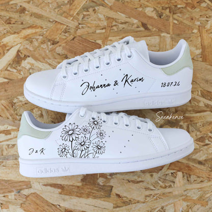 Stan smith mariée personnalisées avec illustration de fleurs champêtres, prénoms et date de mariage - Sneakeaze