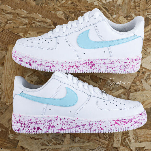 Nike Air force 1 custom bleu pastel et rose avec éclaboussures sur la semelle - Sneakeaze