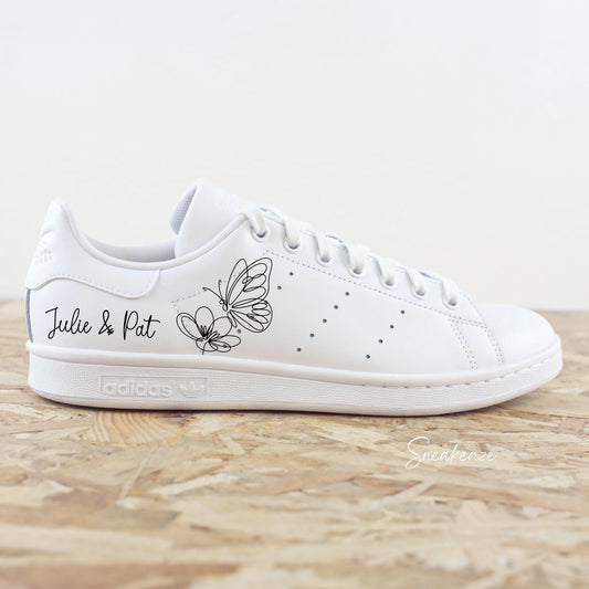 Baskets Adidas stan smith custom dessins de papillons et inscription des prénoms des mariés 