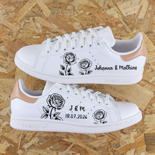 Baskets Adidas stan smith custom fleurs rose, inscription de la date du mariage, des initiales et des prénoms des mariés