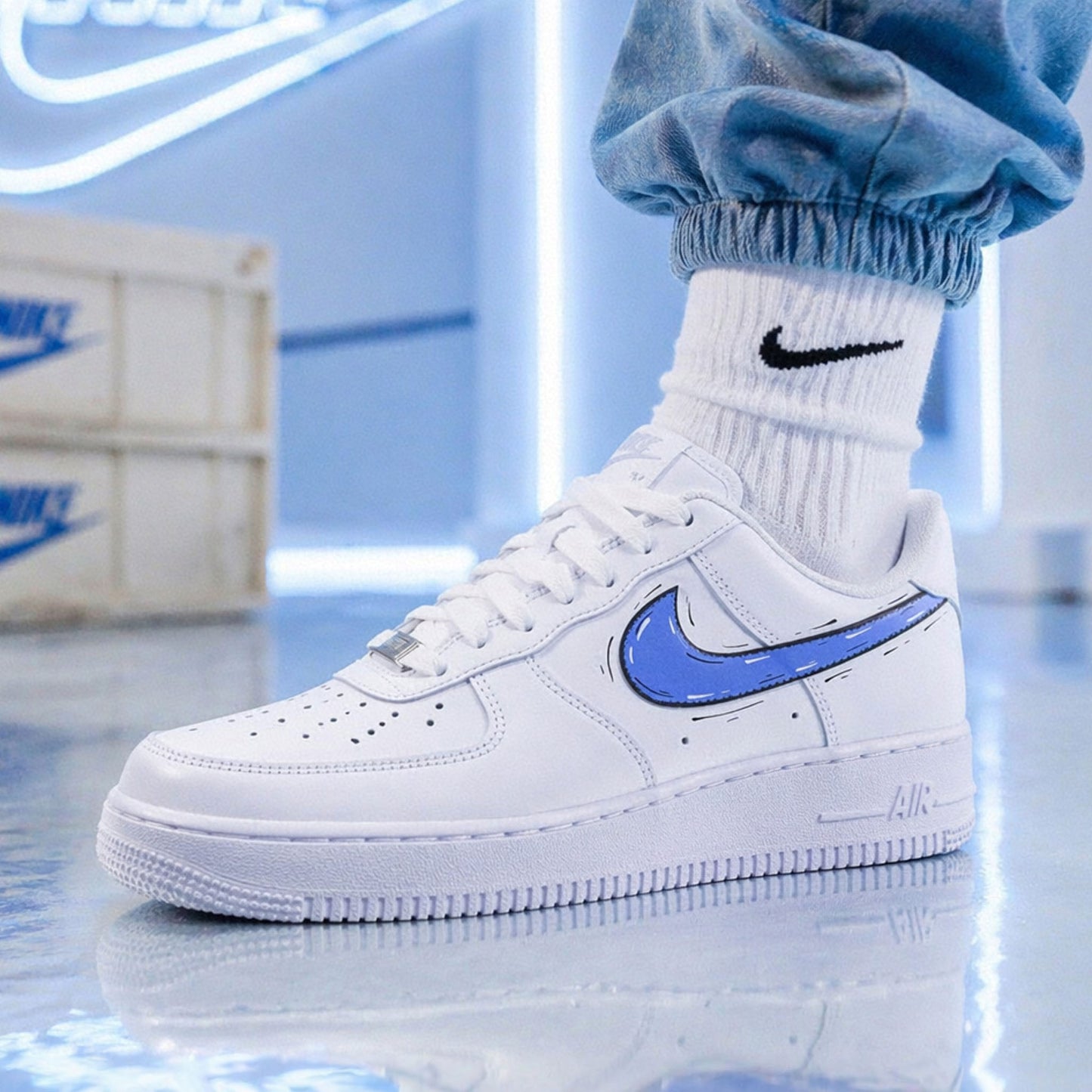 Baskets Nike air force 1 custom cartonn swoosh bleu ocean sketch sneakeaze custom skz 