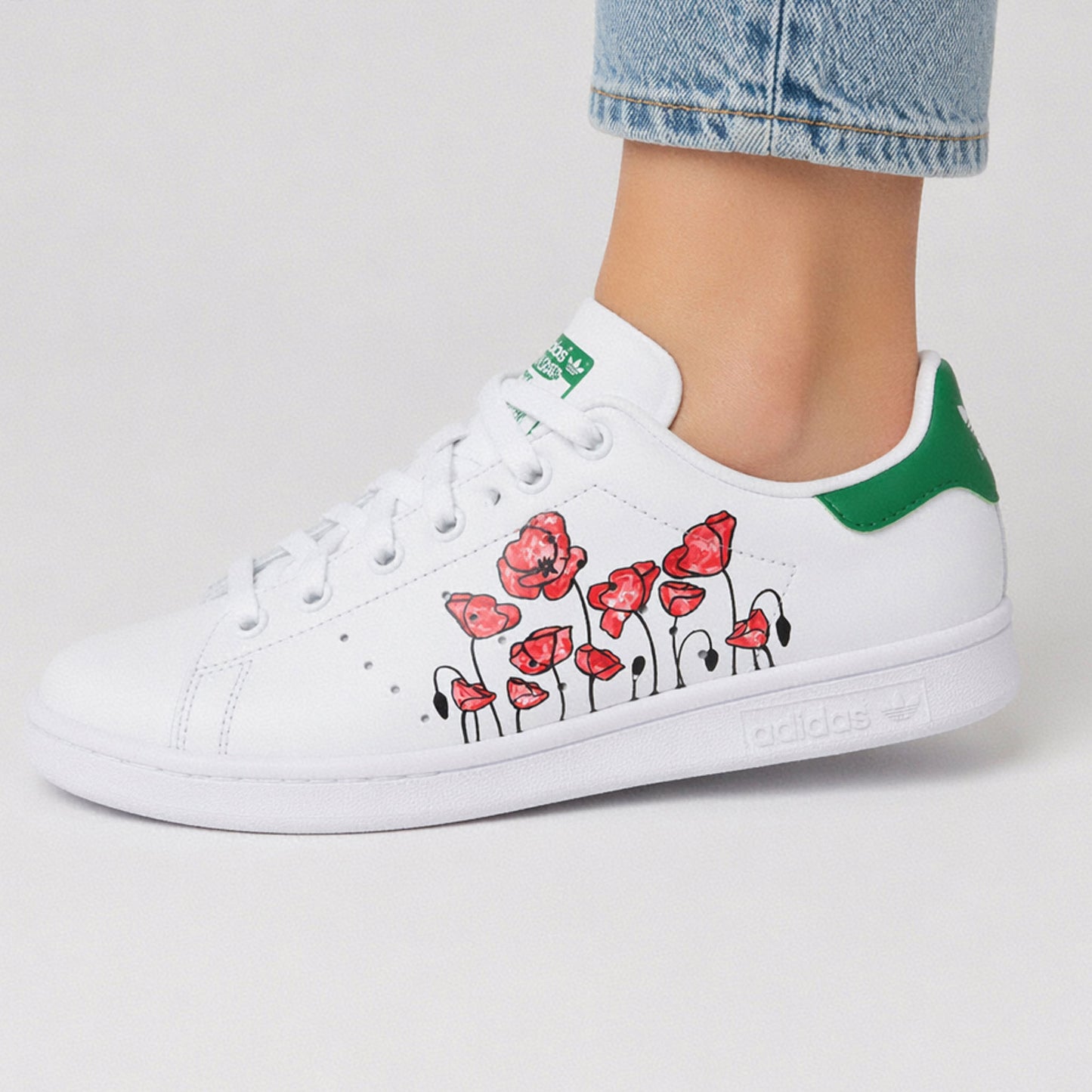 Baskets customisées adidas stan smith custom coquelicot rouge peinture aquarelle poppy watercolor sneakeaze customs skz