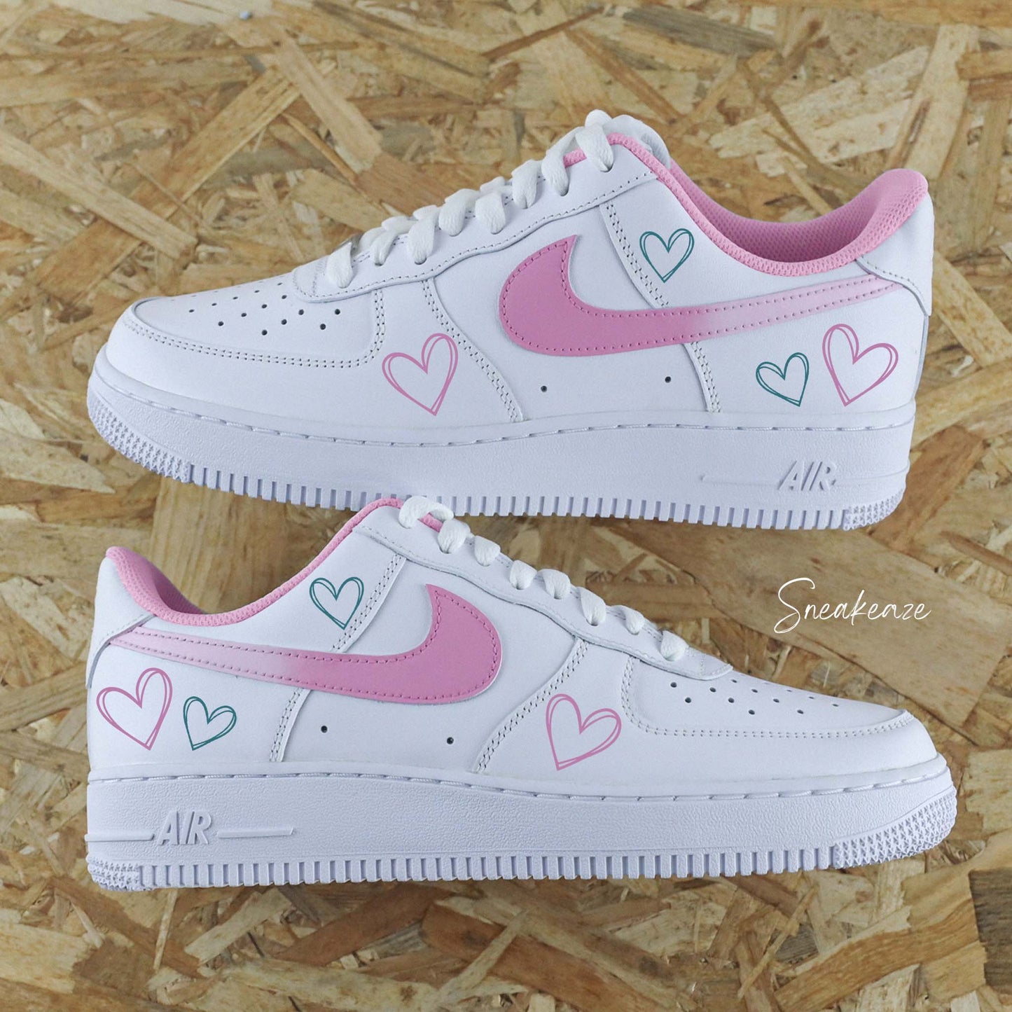 baskets rose nike air force 1 coeur pastel - chaussures personnalisées couleur pink - dessins coeurs peints à la main sneakeaze customs skz