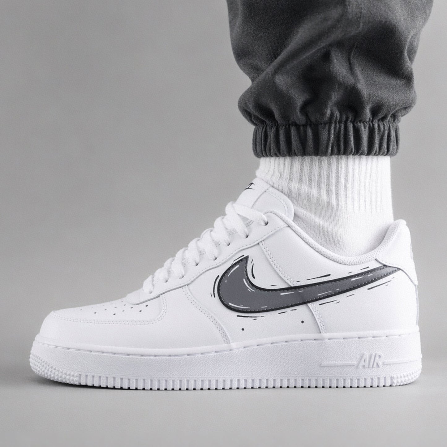 baskets nike air force 1 custom AF1 swoosh cartoon sketch gris sneakers personnalisé baskets custom