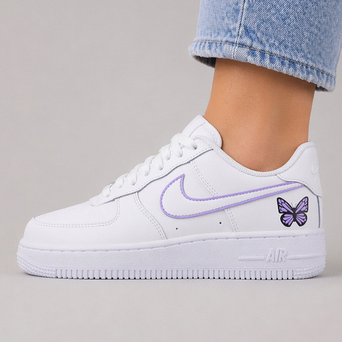 baskets nike air force 1 custom AF1 silhouette baby lavande papillons rose pastel sneakeaze skz custom