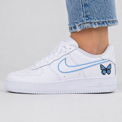 baskets nike air force 1 custom AF1 silhouette bleu papillons pastel sneakeaze skz custom