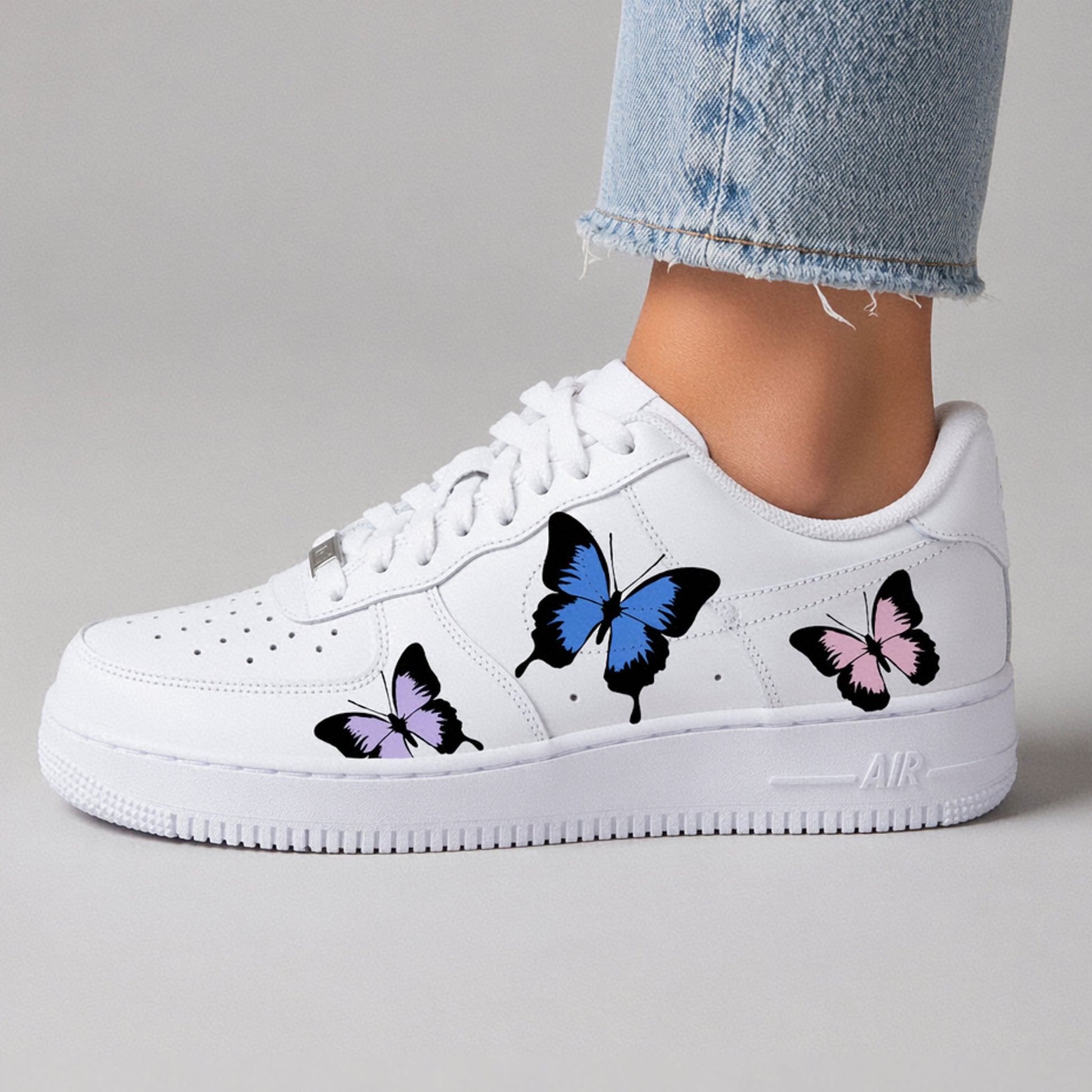 nike air force 1 custom papillons pastel peint à la main sneakers sneakeaze