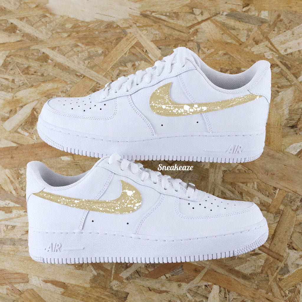 Nike air force 1 custom splatter unisexe avec effet éclaboussures blanches sur Swoosh beige sable - Sneakeaze