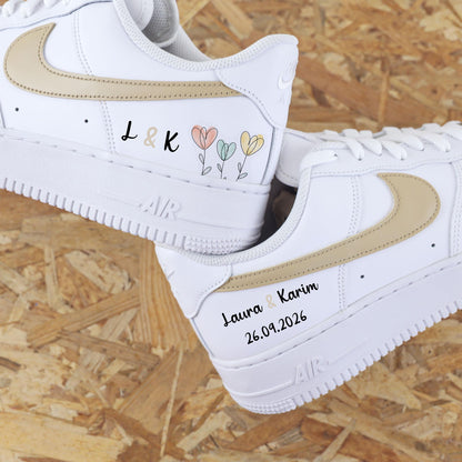 Nike Air Force 1 mariage bohème chic avec swoosh beige et tulipes florales
