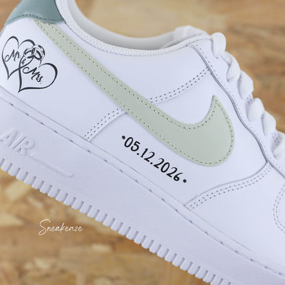 Air Force 1 custom mariage Mr & Mrs, baskets Nike pastel vert sauge et vert de gris avec date personnalisée, modèle unique pour mariage
