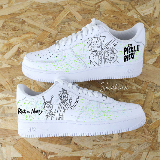 Baskets Nike Air force 1 custom dessin de Rick et Morty avec splash de peinture sneakeaze customs