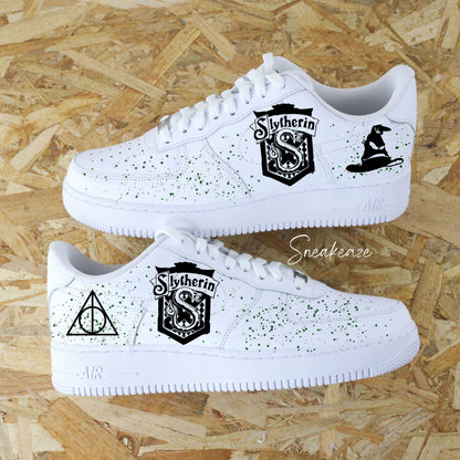 baskets nike Air Force 1 custom Serpentard Harry potter sneakeaze customs skz