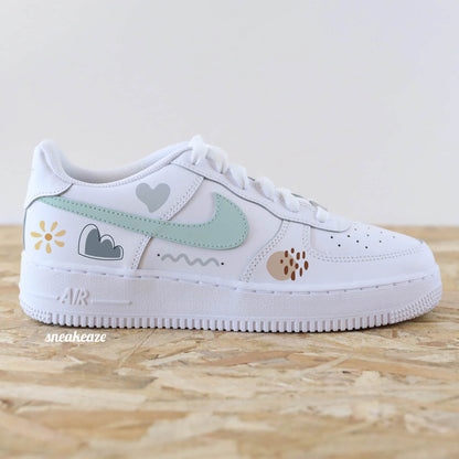 Baskets Nike Air Force 1 custom personnalisées à la main style abstrait avec swoosh vert d'eau pastel - sneakeaze customs