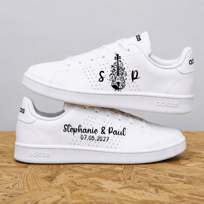 Paire d'Adidas Advantage et Stan Smith mariage Symphonie d'Amour personnalisées avec violon et initiales