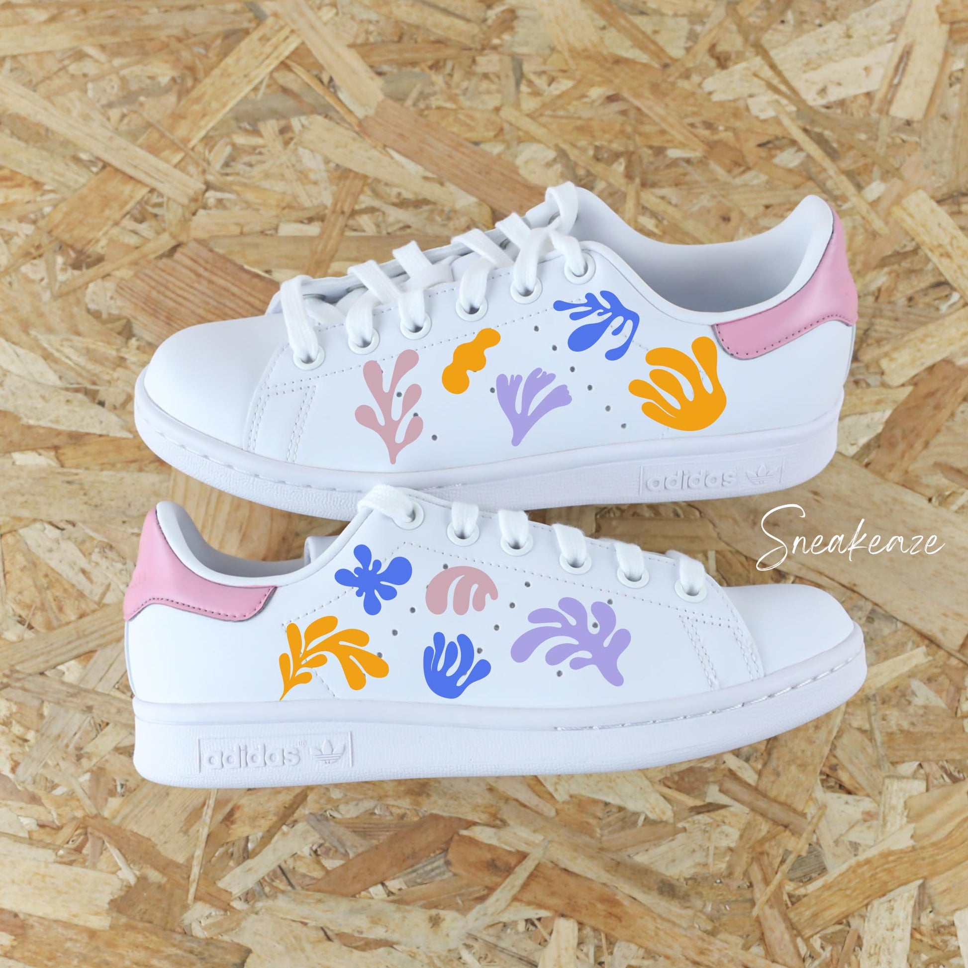 Stan Smith custom Matisse colorée motifs organiques art sneakers personnalisées sneakeaze customs