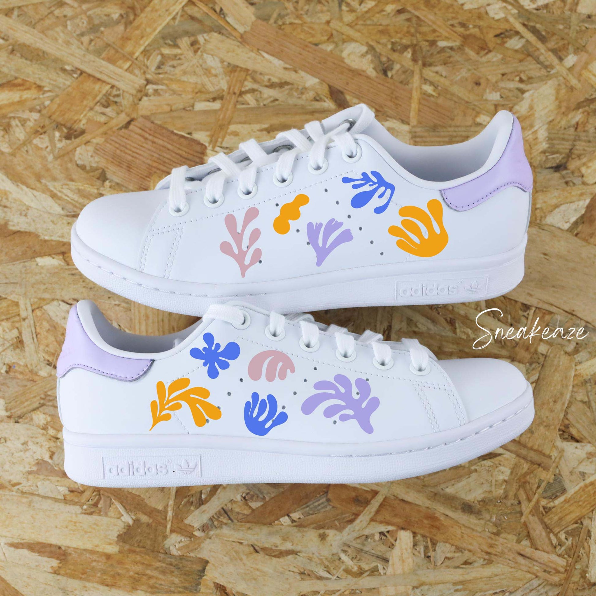 Stan Smith custom Matisse colorée motifs organiques art sneakers personnalisées sneakeaze customs