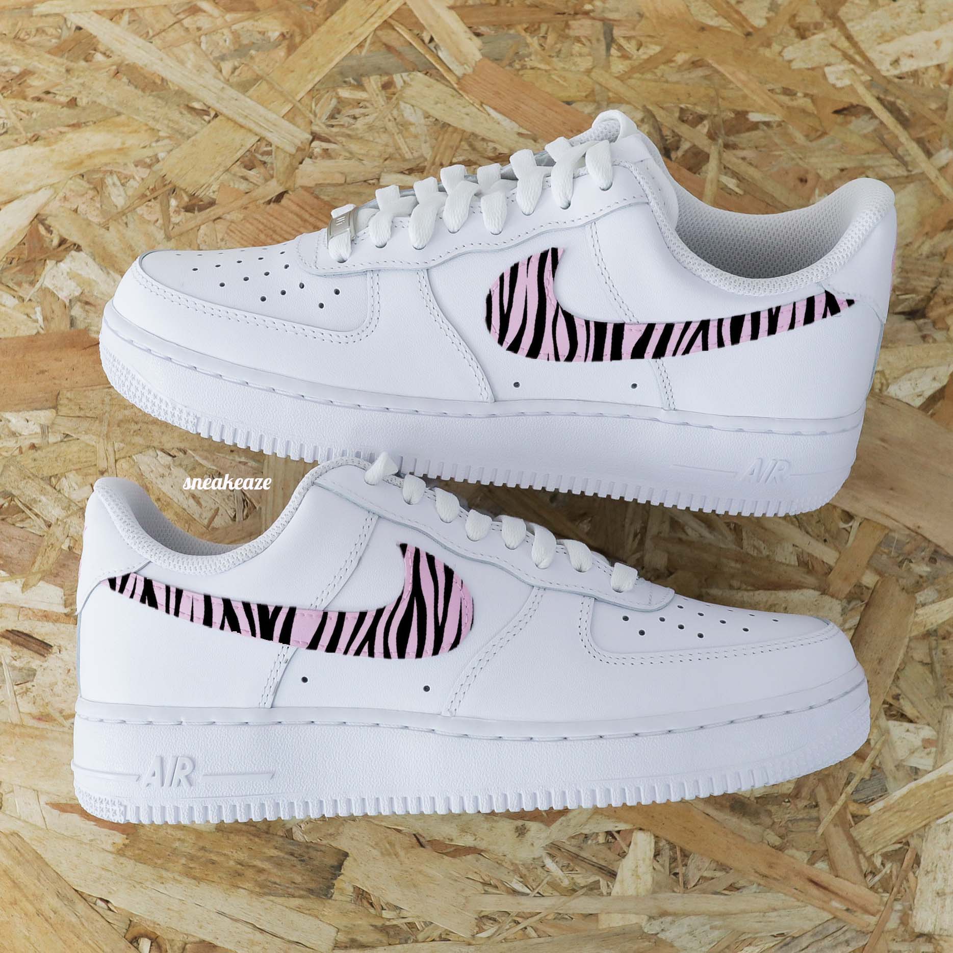 baskets nike air force 1 custom swoosh rose pastel zebra sneakers femme enfant AF1 personnalisé basket peint à la main 