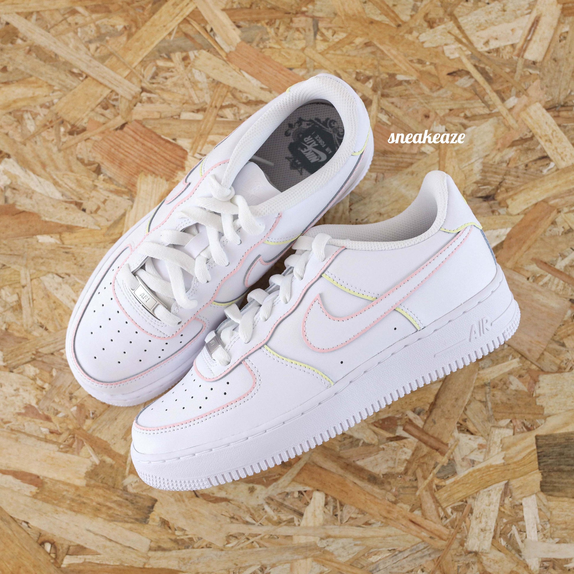 Baskets nike air force 1 custom outline pastel sneakeaze customs skz