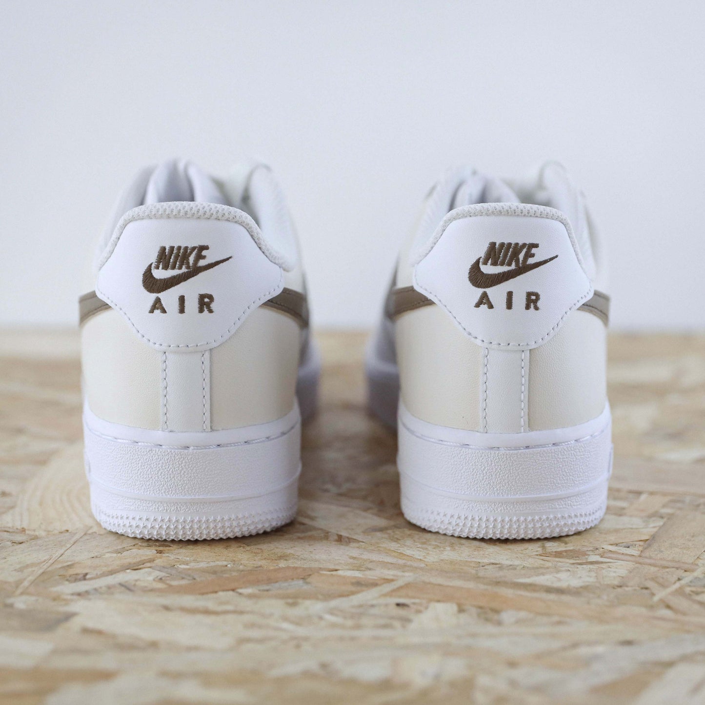 Baskets nike air force 1 custom outline beige tones pastel earth tones sneakeaze skz custom